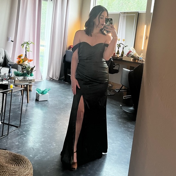 Meet your Posher, Megan - Picture 2 of 5